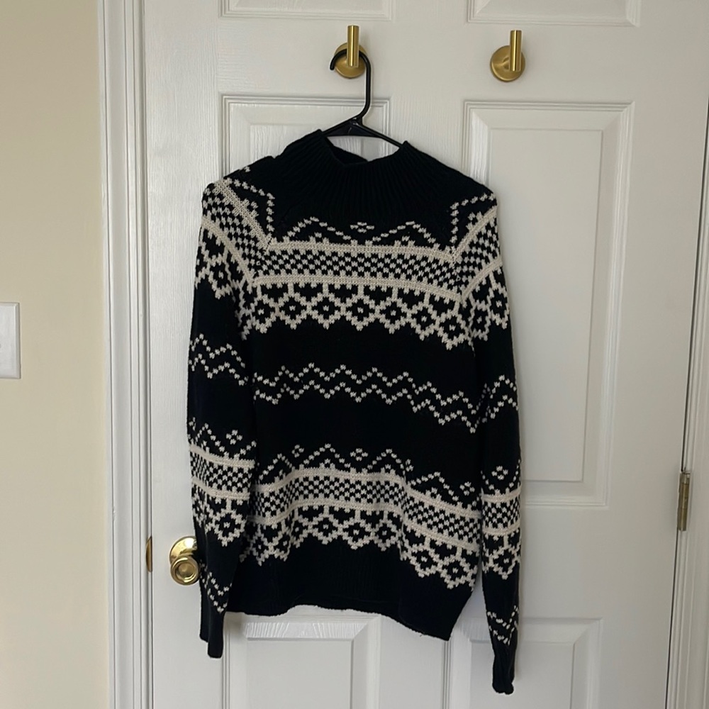 Size M Old Navy Sweater